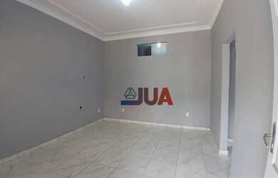 Imagem: A casa possui 2 Dormitórios, 1 Banheiro, 1 Vaga na garagem