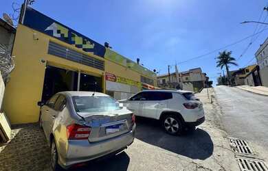 Imagem: O depósito possui 5 Vagas na garagem e 365m² de Área e está