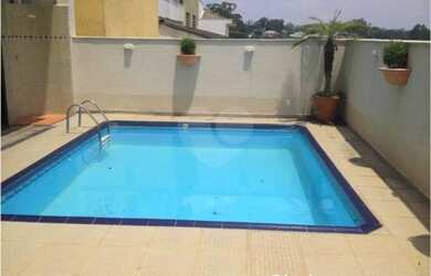 Imagem: A casa possui 3 Dormitórios, 4 Banheiros, 5 Vagas na garagem