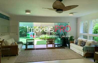 Imagem: A casa possui 3 Dormitórios, 5 Banheiros, 3 Vagas na garagem