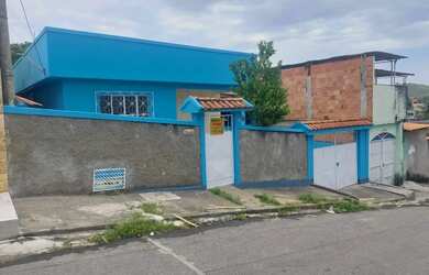 Imagem: A casa possui 3 Dormitórios, 2 Banheiros, 3 Vagas na garagem