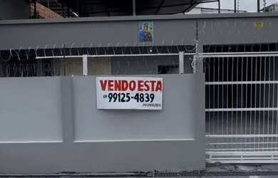 Imagem: A casa possui 5 Dormitórios, 2 Banheiros, 3 Vagas na garagem