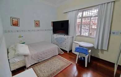 Imagem: A casa possui 4 Dormitórios, 3 Banheiros, 1 Vaga na garagem