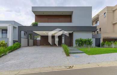 Imagem: A casa em condomínio possui 5 Dormitórios, 5 Banheiros, 5