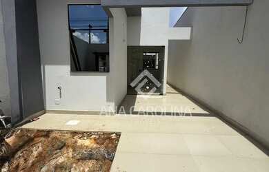 Imagem: A casa possui 3 Dormitórios, 1 Banheiro, 1 Vaga na garagem