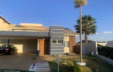 Imagem: A casa em condomínio possui 3 Dormitórios, 2 Banheiros, 4