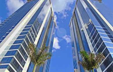 Imagem: O depósito possui 5 Vagas na garagem, 900m² de Área e está