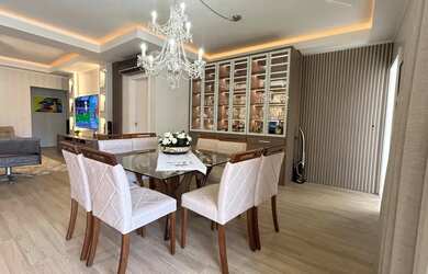 Imagem: O apartamento possui 4 Dormitórios, 5 Banheiros, 2 Vagas na