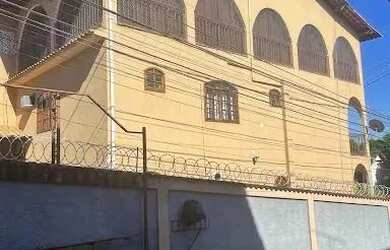 Imagem: A casa possui 3 Dormitórios, 4 Banheiros, 3 Vagas na garagem