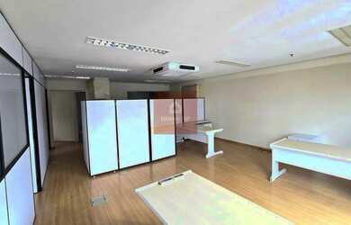 Imagem: O depósito possui 2 Vagas na garagem, 91m² de Área e está