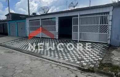 Imagem: A casa possui 3 Dormitórios, 2 Banheiros, 4 Vagas na garagem