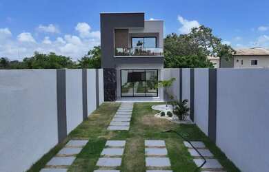 Imagem: A casa possui 4 Dormitórios, 5 Banheiros, 4 Vagas na garagem