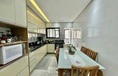 Imagem: O apartamento possui 2 Dormitórios, 2 Banheiros, 106m² de