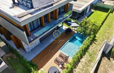 Imagem: A casa em condomínio possui 5 Dormitórios, 5 Banheiros, 2