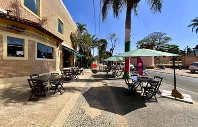 Imagem: A casa em condomínio possui 1 Dormitório, 5 Banheiros, 5 Vagas