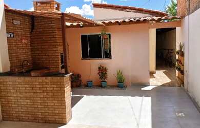 Imagem: A casa possui 2 Dormitórios, 2 Vagas na garagem, 114m² de