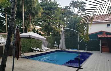 Imagem: A casa em condomínio possui 5 Dormitórios, 5 Banheiros, 5