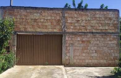 Imagem: A casa possui 2 Dormitórios, 2 Banheiros, 4 Vagas na garagem