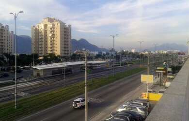 Imagem: O depósito possui 2 Vagas na garagem, 180m² de Área e está