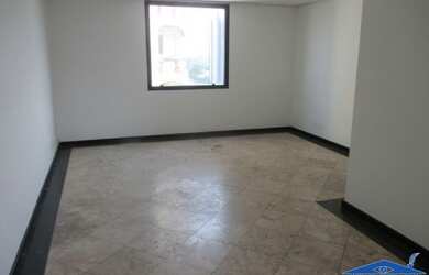 Imagem: O depósito possui 1 Vaga na garagem e 35m² de Área e está