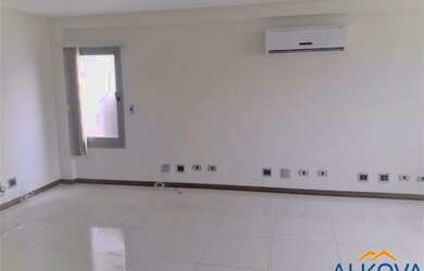 Imagem: O depósito possui 1 Vaga na garagem, 34m² de Área e está