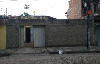 Imagem: A casa possui 2 Dormitórios, 1 Banheiro, 1 Vaga na garagem