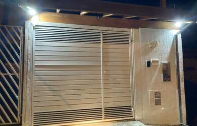 Imagem: A casa possui 2 Dormitórios, 1 Banheiro, 1 Vaga na garagem