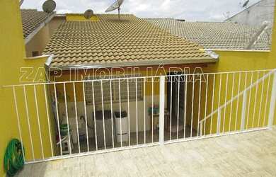 Imagem: A casa possui 2 Dormitórios, 1 Banheiro, 2 Vagas na garagem