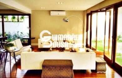 Imagem: A casa possui 3 Dormitórios, 4 Banheiros, 4 Vagas na garagem