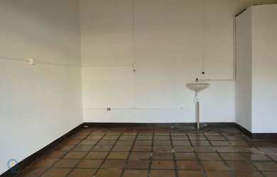 Imagem: O depósito possui 30m² de Área e está localizado em Leonor