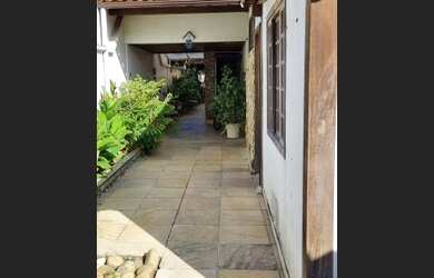 Imagem: A casa em condomínio possui 3 Dormitórios, 1 Banheiro, 2 Vagas