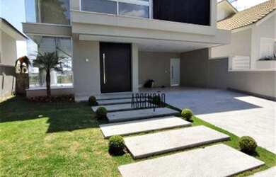 Imagem: A casa em condomínio possui 4 Dormitórios, 5 Banheiros, 4