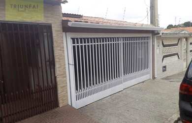 Imagem: A casa possui 2 Dormitórios, 1 Banheiro, 2 Vagas na garagem