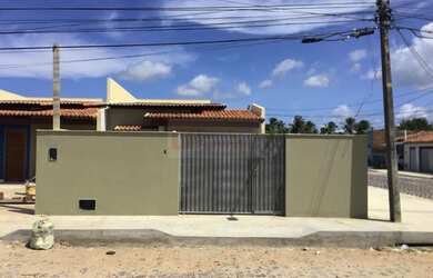 Imagem: A casa possui 2 Dormitórios, 2 Banheiros, 1 Vaga na garagem