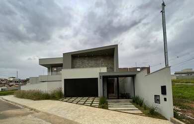 Imagem: Casa para venda tem 220 metros quadrados com 3 quartos em Centro