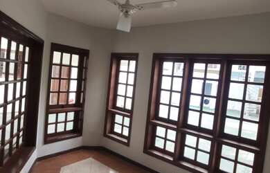 Imagem: A casa possui 5 Dormitórios, 5 Banheiros, 5 Vagas na garagem