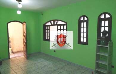 Imagem: A casa possui 3 Dormitórios, 4 Banheiros, 3 Vagas na garagem