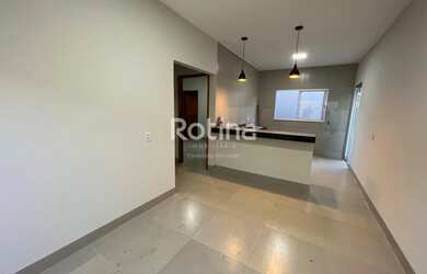 Imagem: A casa possui 2 Dormitórios, 2 Banheiros, 1 Vaga na garagem