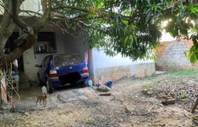 Imagem 2: Casa por 130 mil. Na zona leste. Perto de tudo