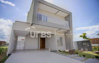 Imagem: A casa em condomínio possui 4 Dormitórios, 5 Banheiros, 2