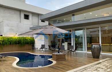 Imagem: A casa em condomínio possui 4 Dormitórios, 4 Banheiros, 270m²