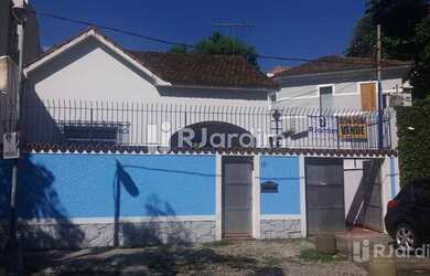 Imagem: O depósito possui 4 Vagas na garagem e 210m² de Área e está