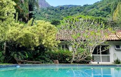 Imagem: A casa em condomínio possui 4 Dormitórios, 5 Banheiros, 5