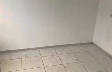 Imagem: A casa em condomínio possui 1 Dormitório, 1 Banheiro e está