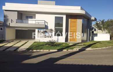 Imagem: A casa possui 4 Dormitórios, 4 Banheiros, 4 Vagas na garagem