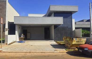 Imagem: A casa em condomínio possui 3 Dormitórios, 4 Banheiros, 2