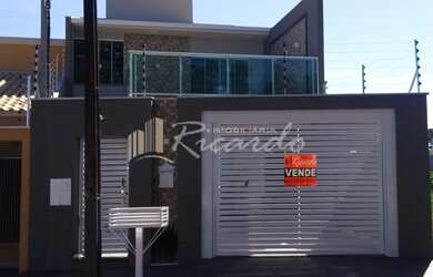 Imagem: A casa possui 3 Dormitórios, 2 Banheiros, 1 Vaga na garagem