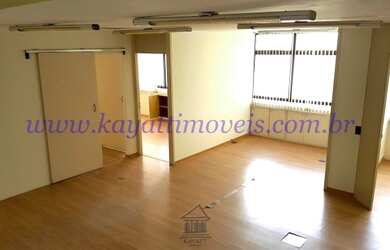 Imagem: O depósito possui 2 Vagas na garagem, 130m² de Área e está