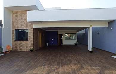 Imagem: A casa possui 3 Dormitórios, 4 Banheiros, 4 Vagas na garagem