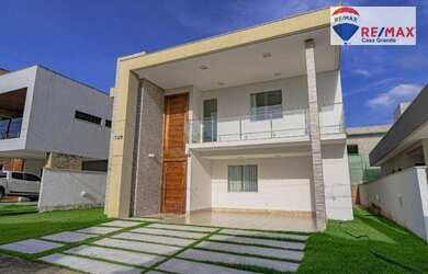 Imagem: A casa possui 4 Dormitórios, 5 Banheiros, 4 Vagas na garagem